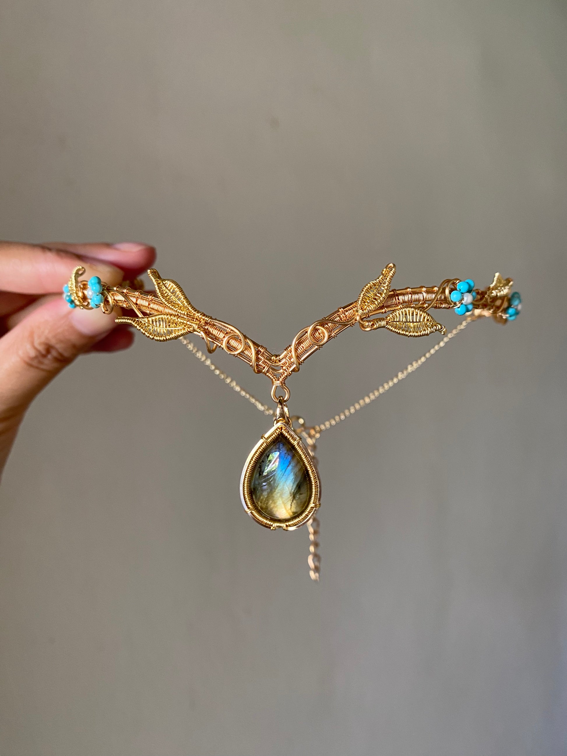 Handmade Leaves And Labradorite Choker In Glod - Wire Wrapped Jewelry