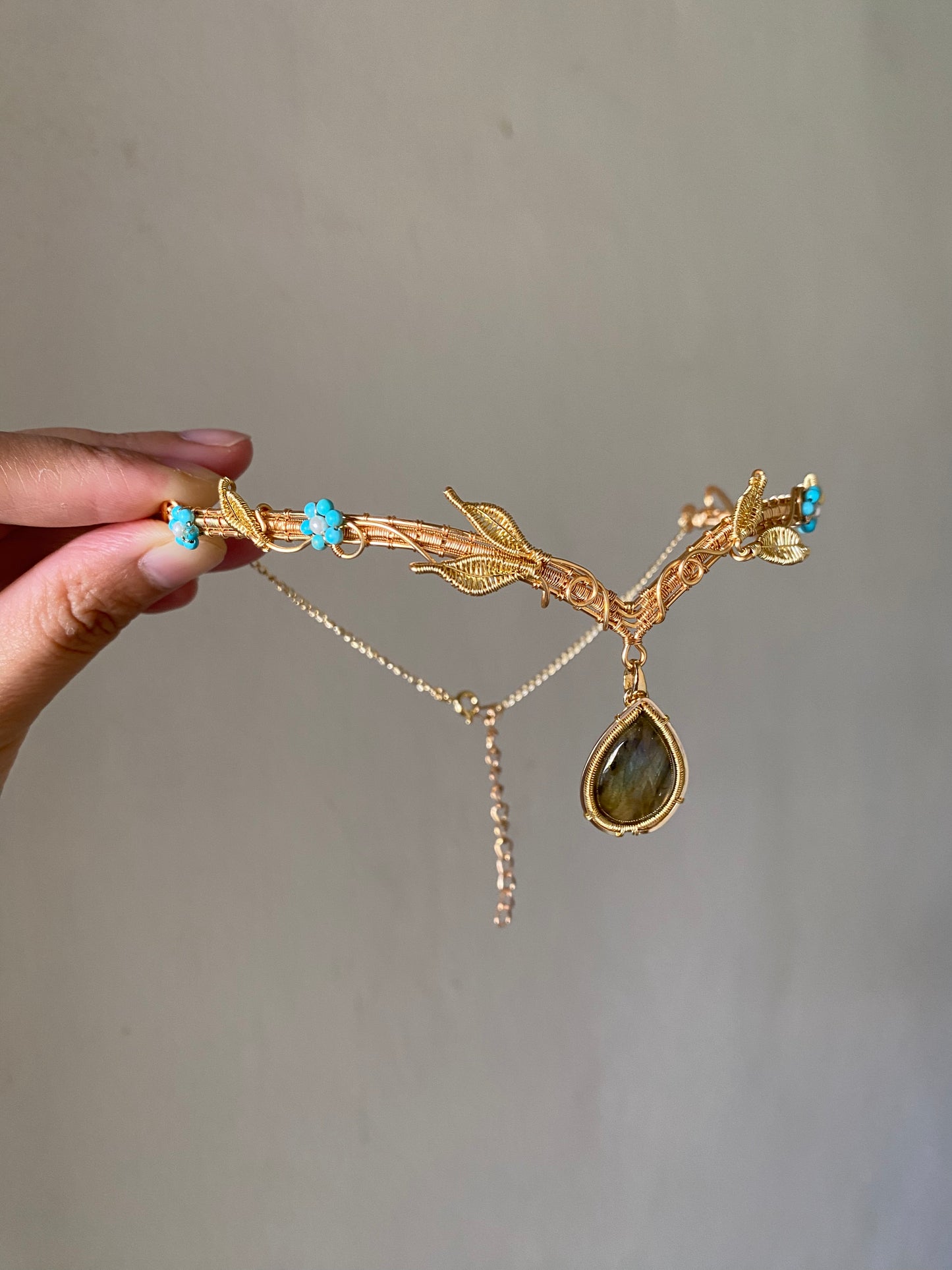 Handmade Leaves And Labradorite Choker In Glod - Wire Wrapped Jewelry