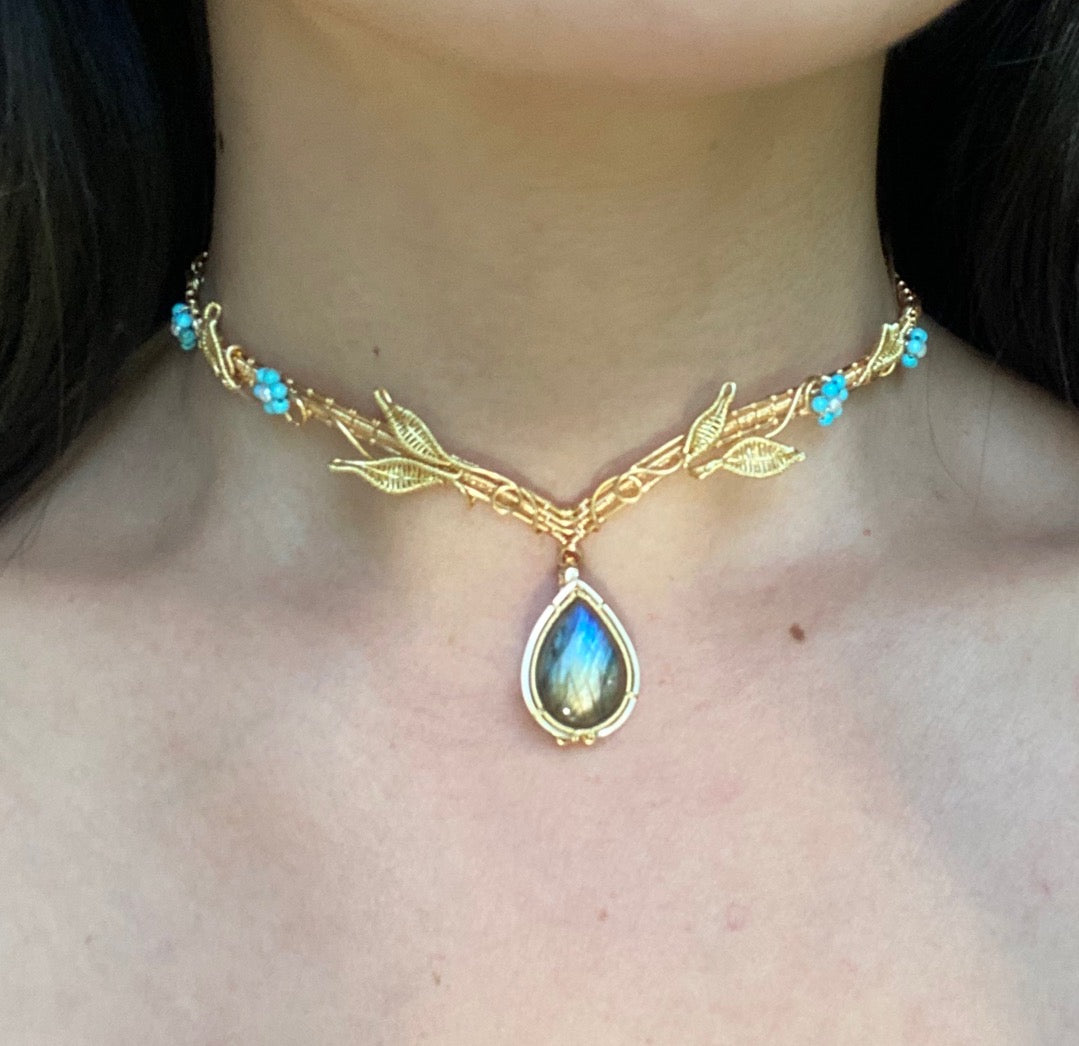 Handmade Leaves And Labradorite Choker In Glod - Wire Wrapped Jewelry