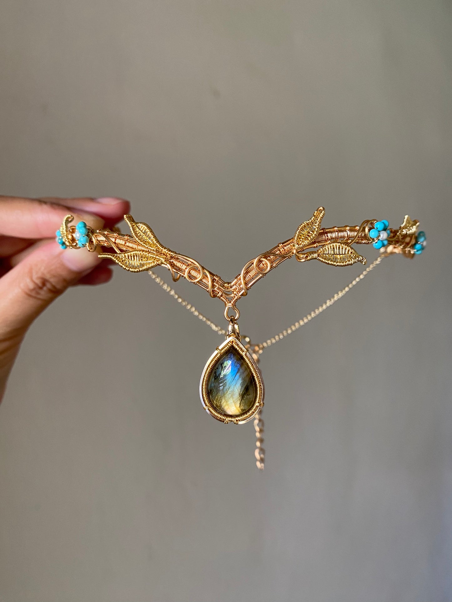 Handmade Leaves And Labradorite Choker In Glod - Wire Wrapped Jewelry