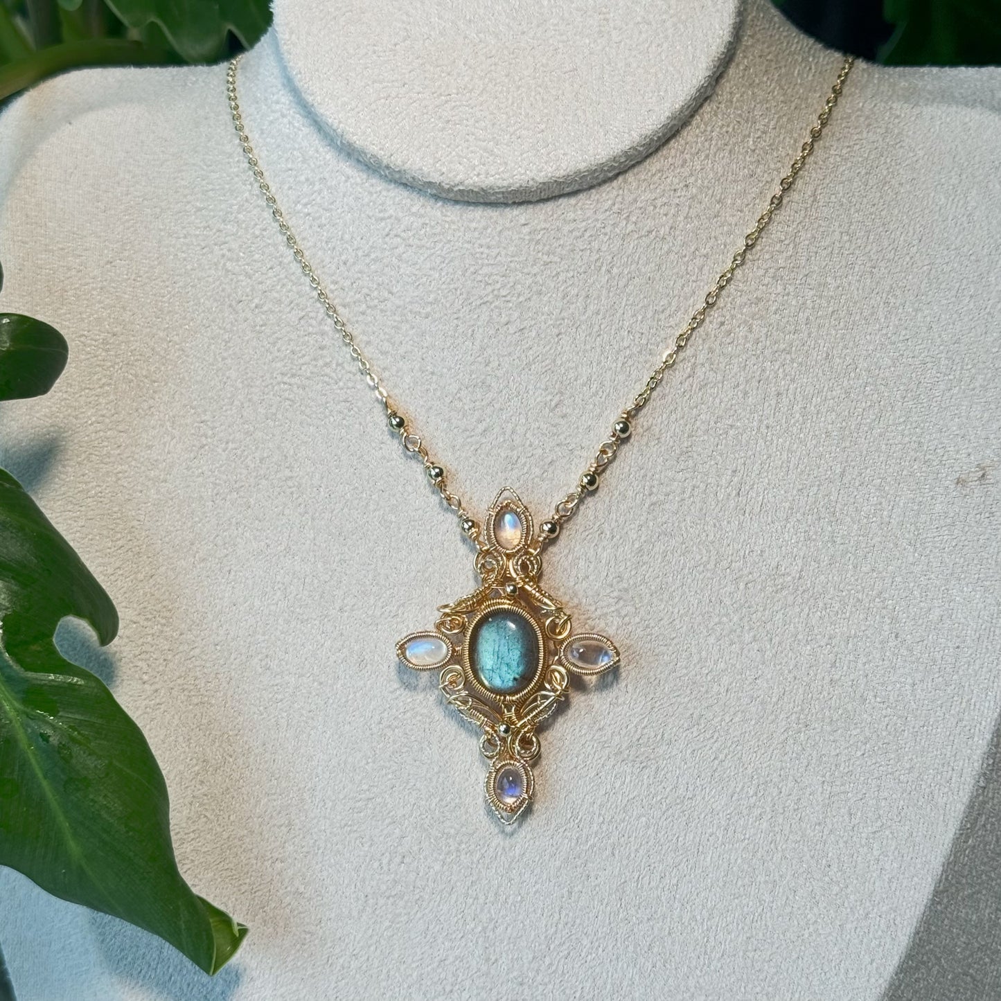 [Victoria] Handmade Green Labradorite Necklace - Wire Wrapped Jewelry