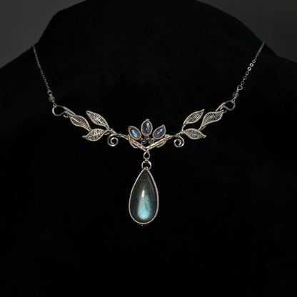 Handmade Leaves And Labradorite Necklace 〈A〉- Wire Wrapped Jewelry