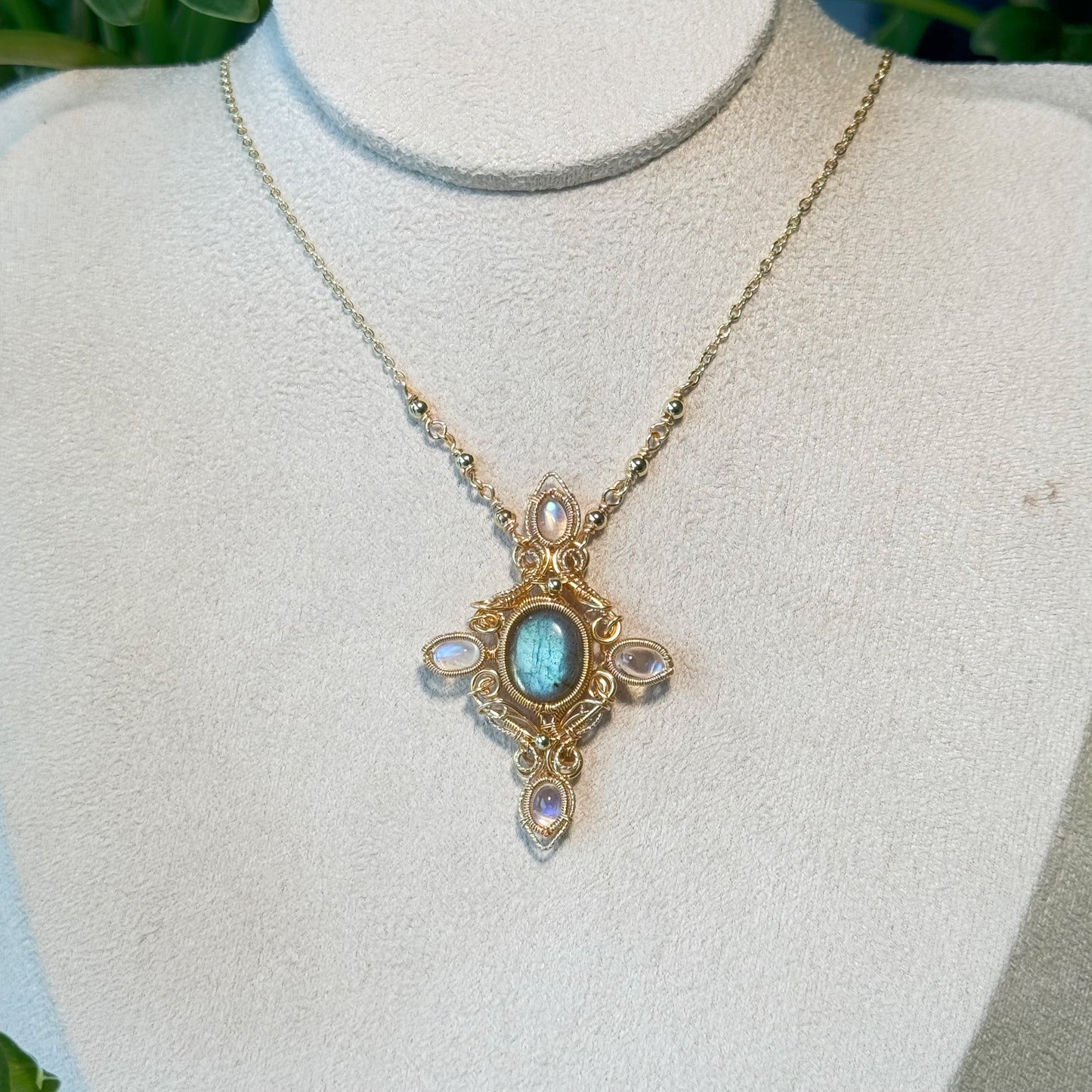 [Victoria] Handmade Green Labradorite Necklace - Wire Wrapped Jewelry