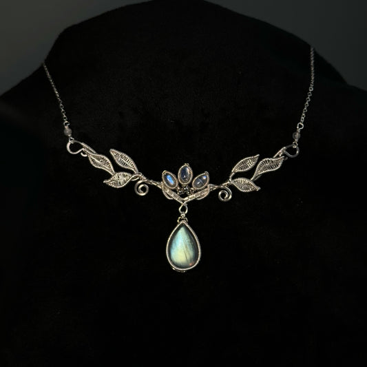 Handmade Leaves And Labradorite Necklace 〈B〉- Wire Wrapped Jewelry