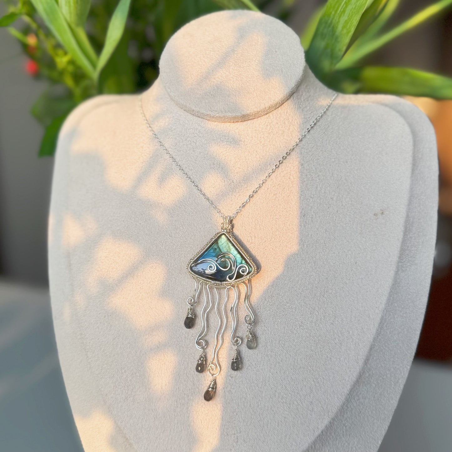 [Ocean and Jellyfish] Handmade Labradorite Necklace - Wire Wrapped Jewelry