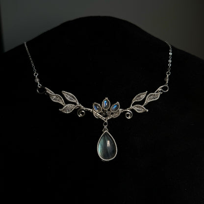 Handmade Leaves And Labradorite Necklace 〈B〉- Wire Wrapped Jewelry