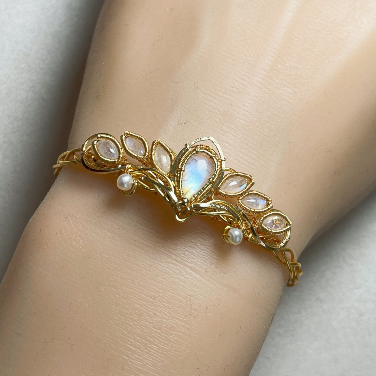 [Lotus] Handmade Moonstone Bracelet -Wire Wrapped Jewelry