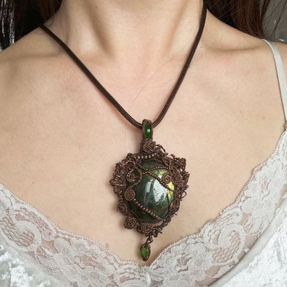 「Secret Garden」Handmade Green Labradorite Necklace - Wire Wrapped Jewelry