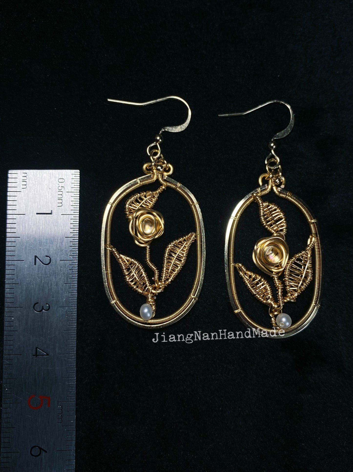 the size for the earring is around 4x2 cm